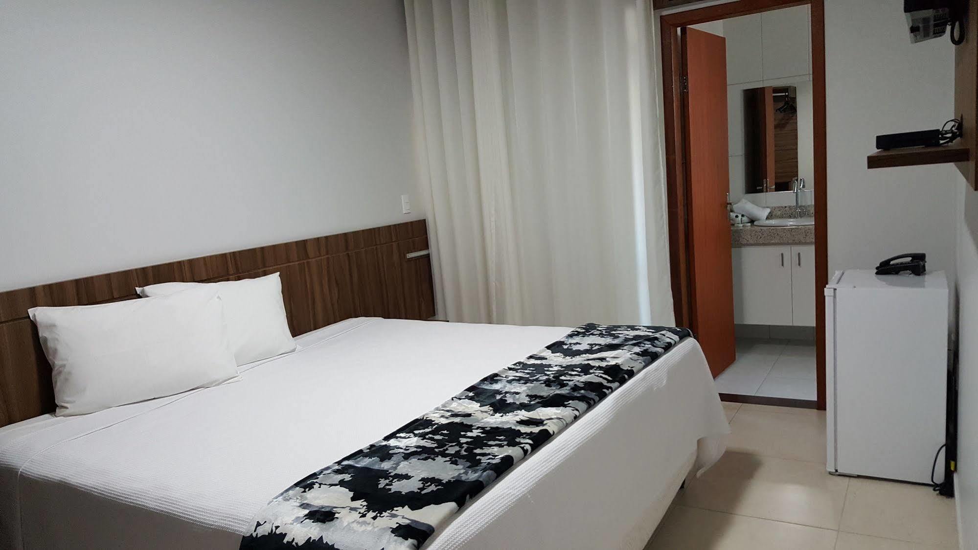 Manhattan Apart Hotel Caratinga Exterior photo